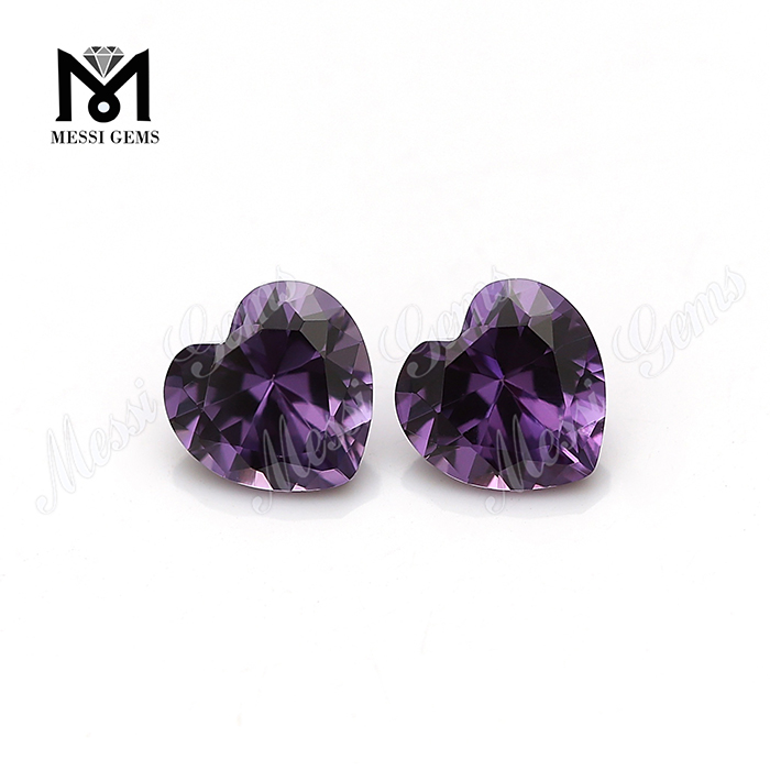 Pierres précieuses de rubis d'alexandrite synthétiques coupées en coeur pierres de corindon à changement de couleur