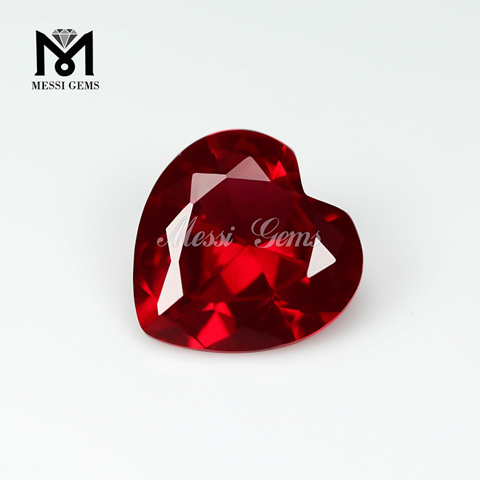 Prix ​​​​de rubis d'usine de forme de coeur de rubis synthétique de pierres précieuses en vrac